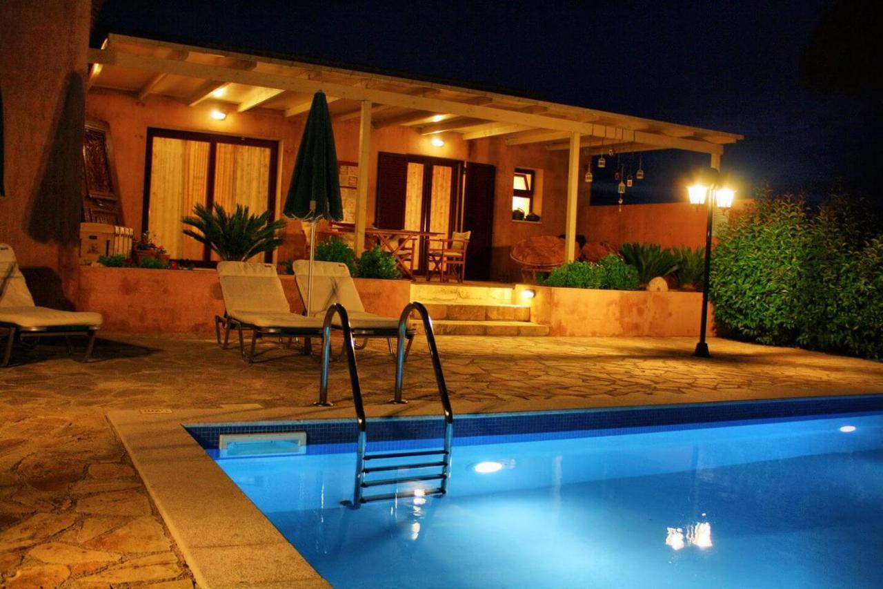 Villa Cottage Kantrillies Fokata エクステリア 写真