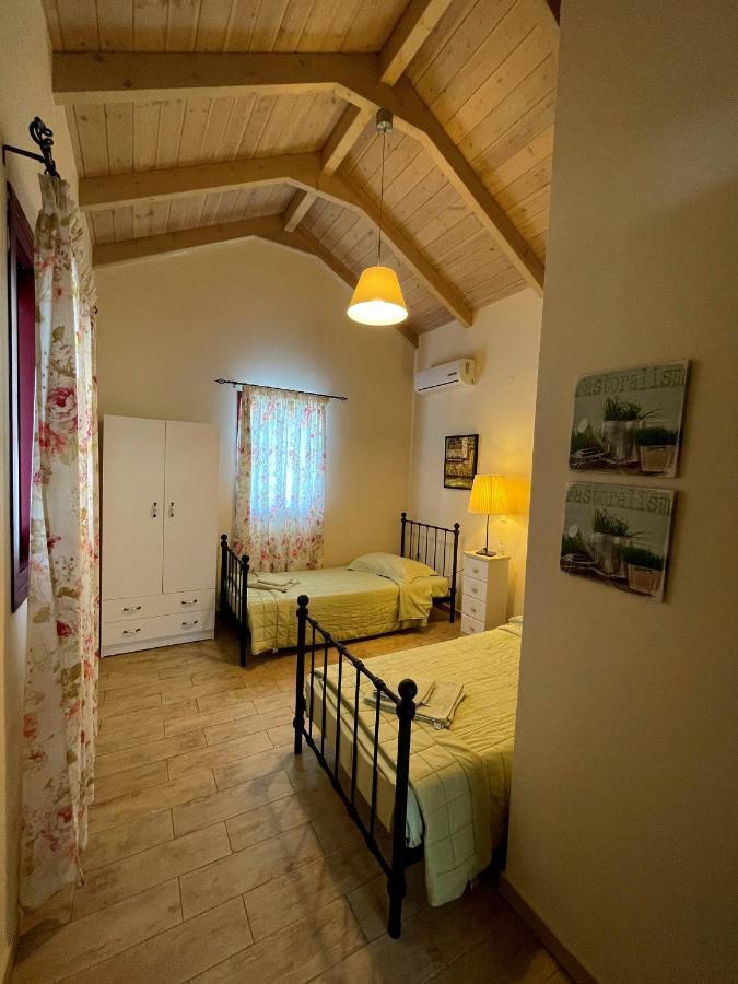 Villa Cottage Kantrillies Fokata エクステリア 写真